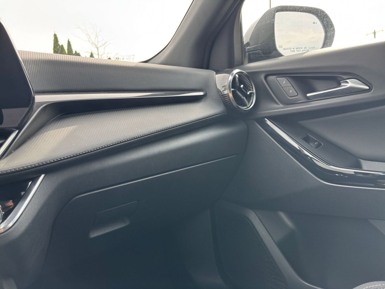 Used 2025 Chevrolet Equinox LT FWD image 36