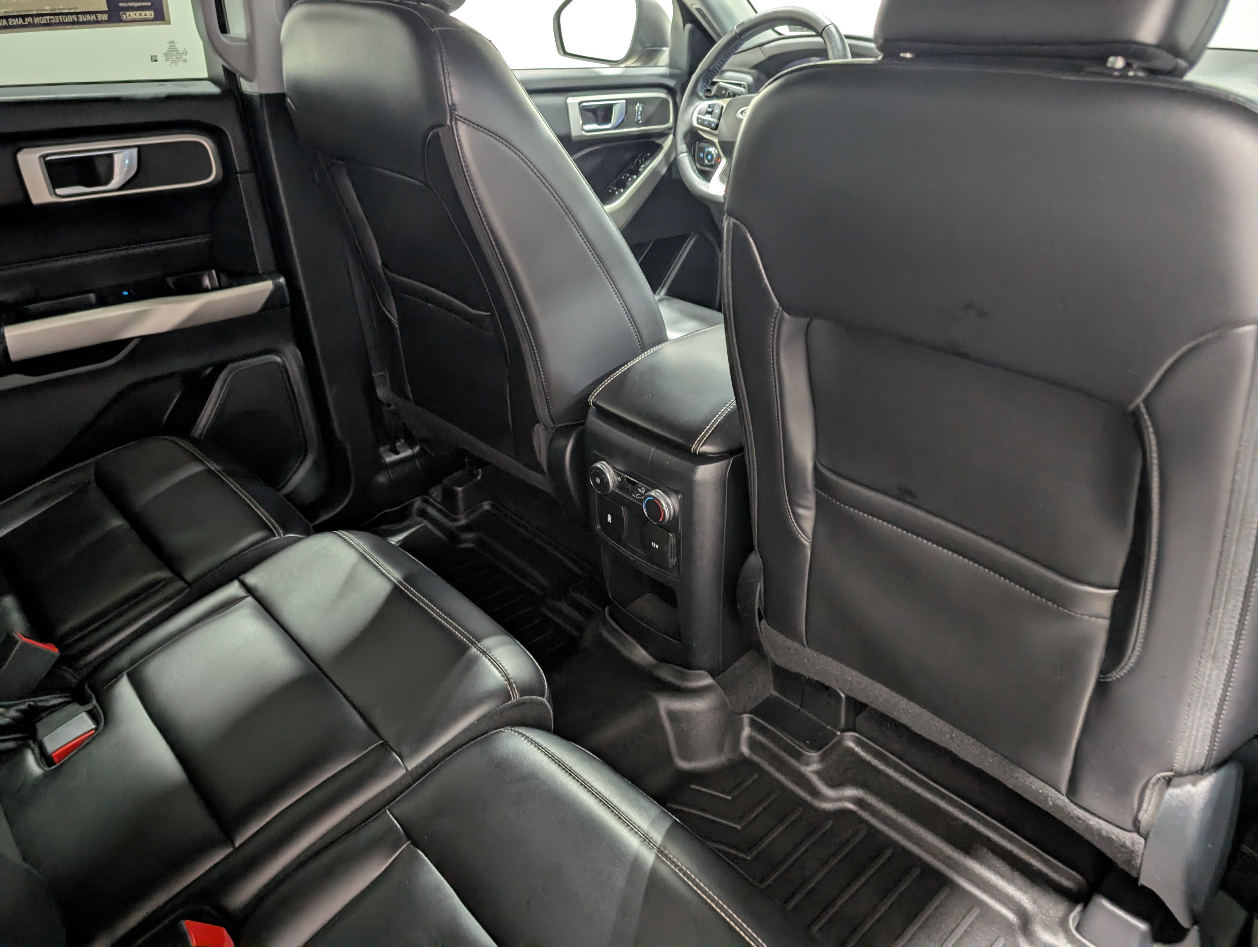 Used 2021 Ford Explorer XLT w/ Equipment Group 202A AWD/4WD image 17
