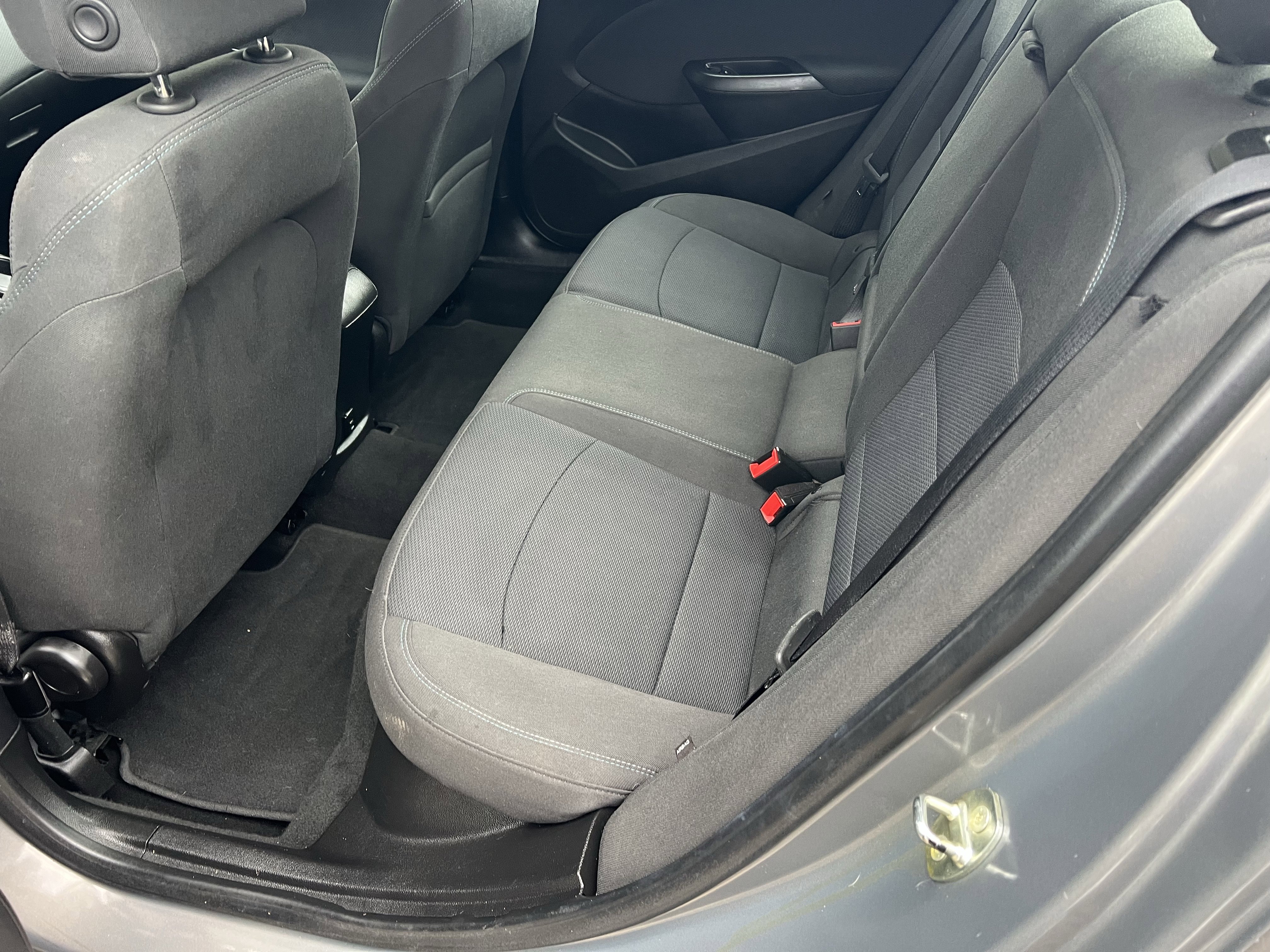 Used 2018 Chevrolet Cruze LT FWD image 14
