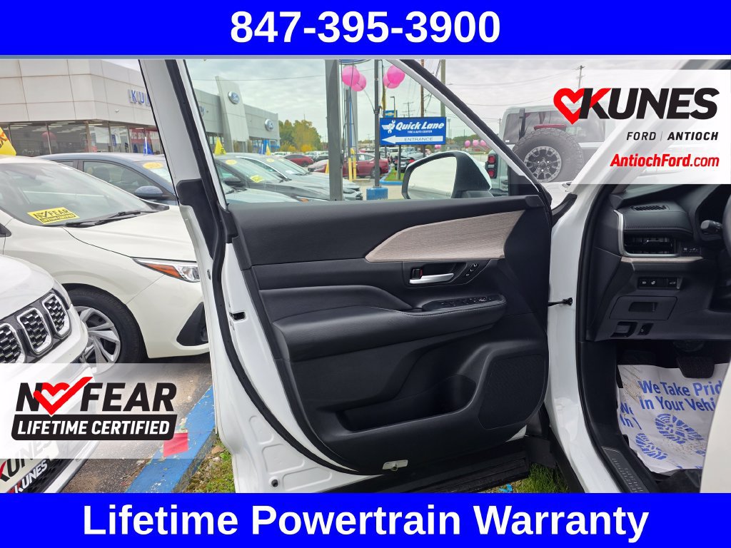 Used 2024 Toyota Grand Highlander AWD image 19