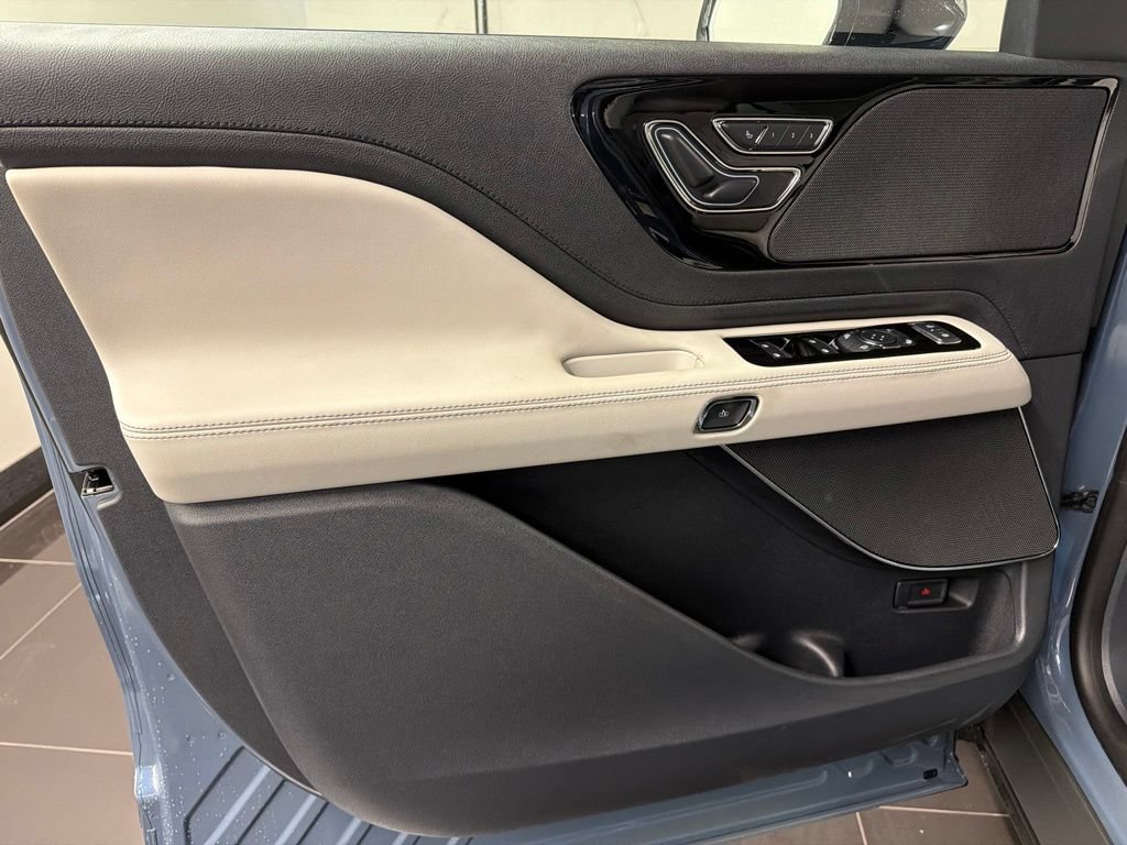 New 2026 Lincoln Aviator AWD image 29