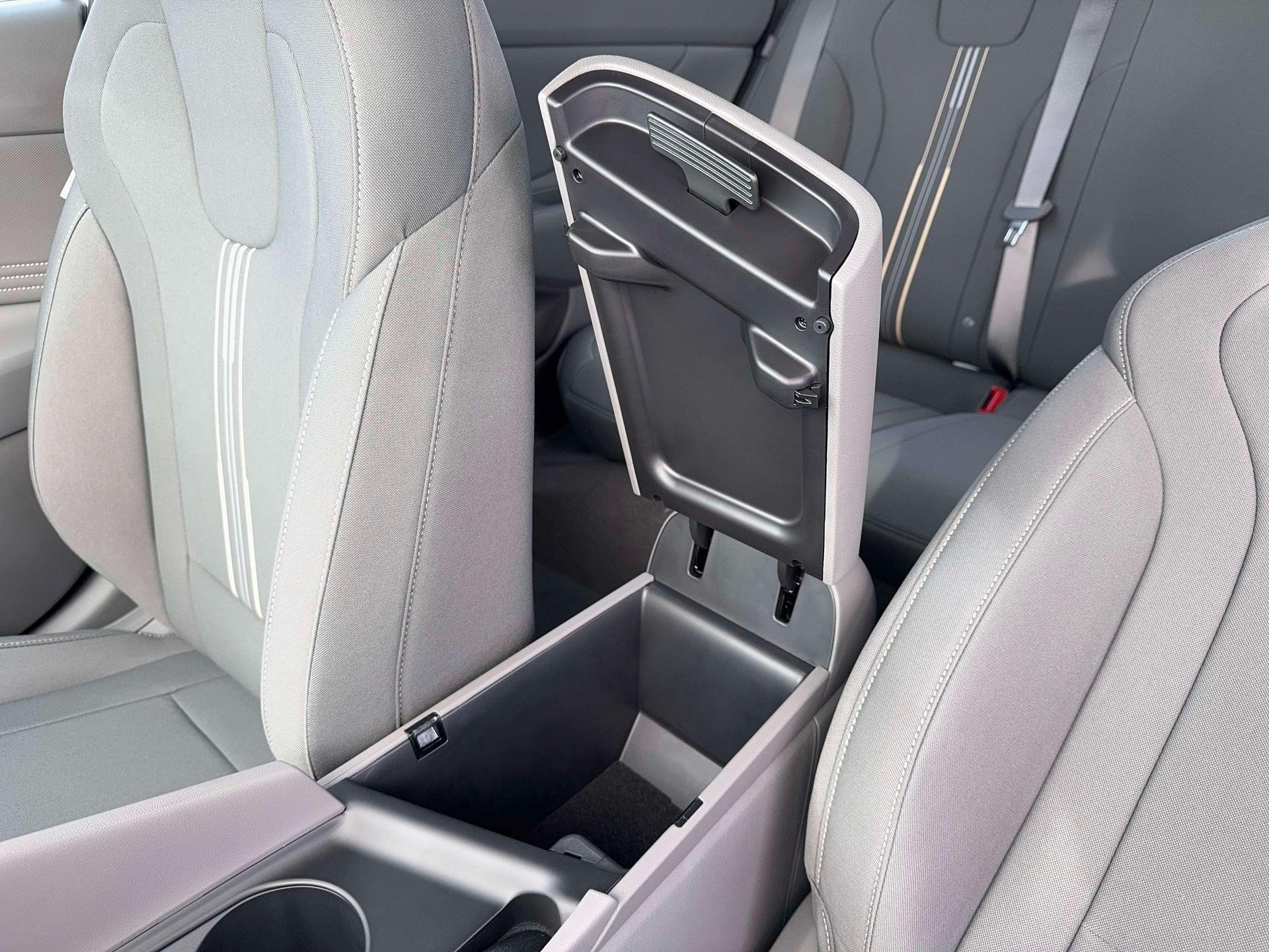 New 2026 Hyundai Elantra Sport FWD image 18