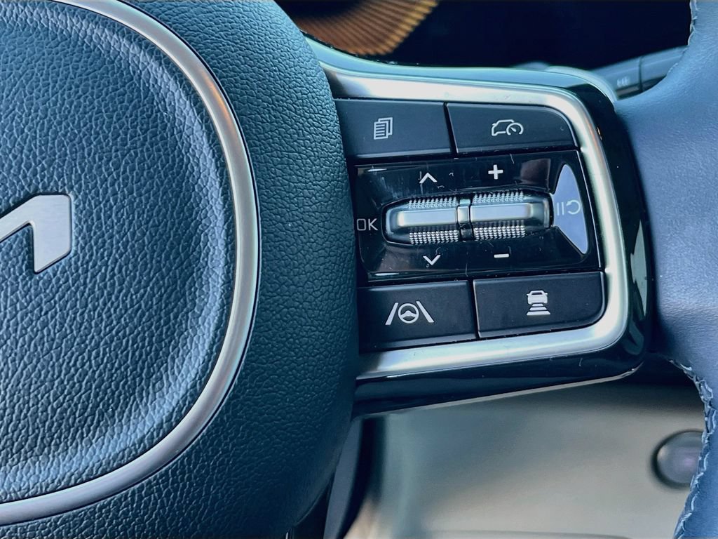 Certified 2026 Kia Carnival EX FWD image 19