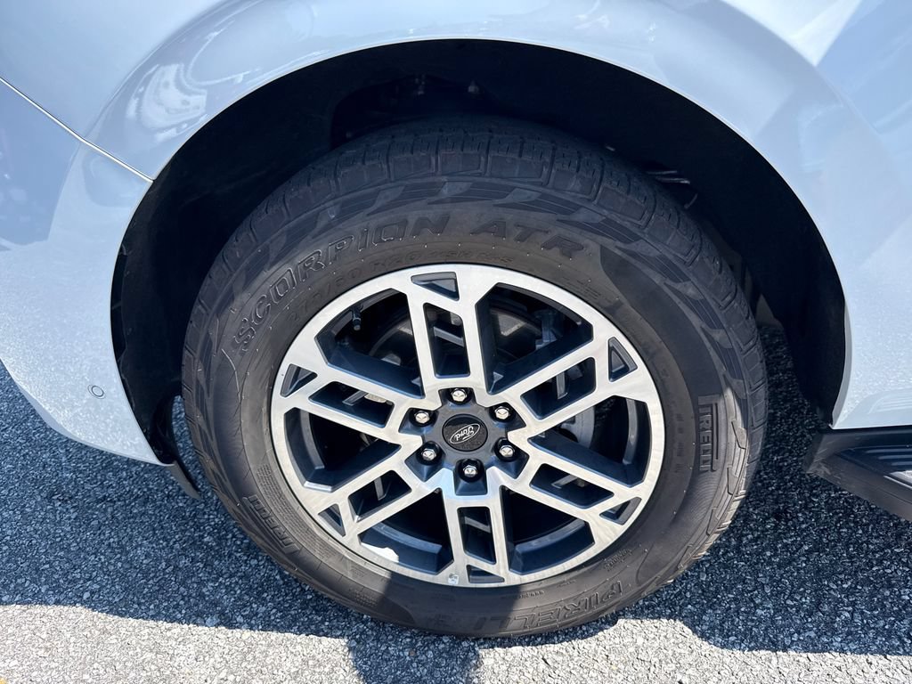 Used 2025 Ford Expedition Active AWD/4WD image 11