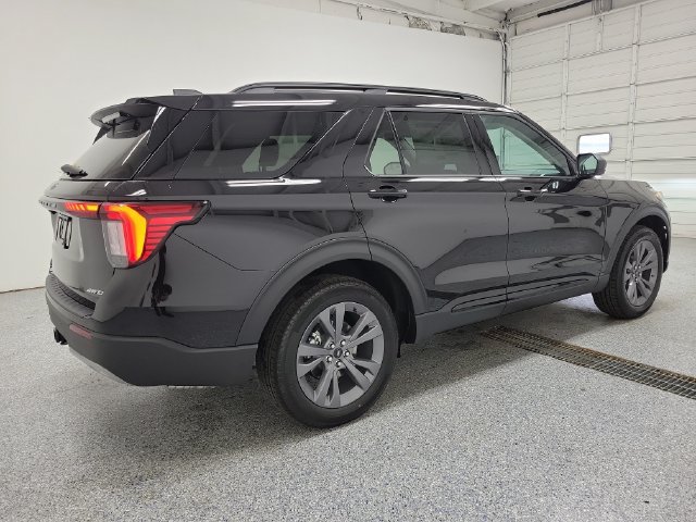 New 2026 Ford Explorer Active w/ Active Comfort Package AWD/4WD image 3