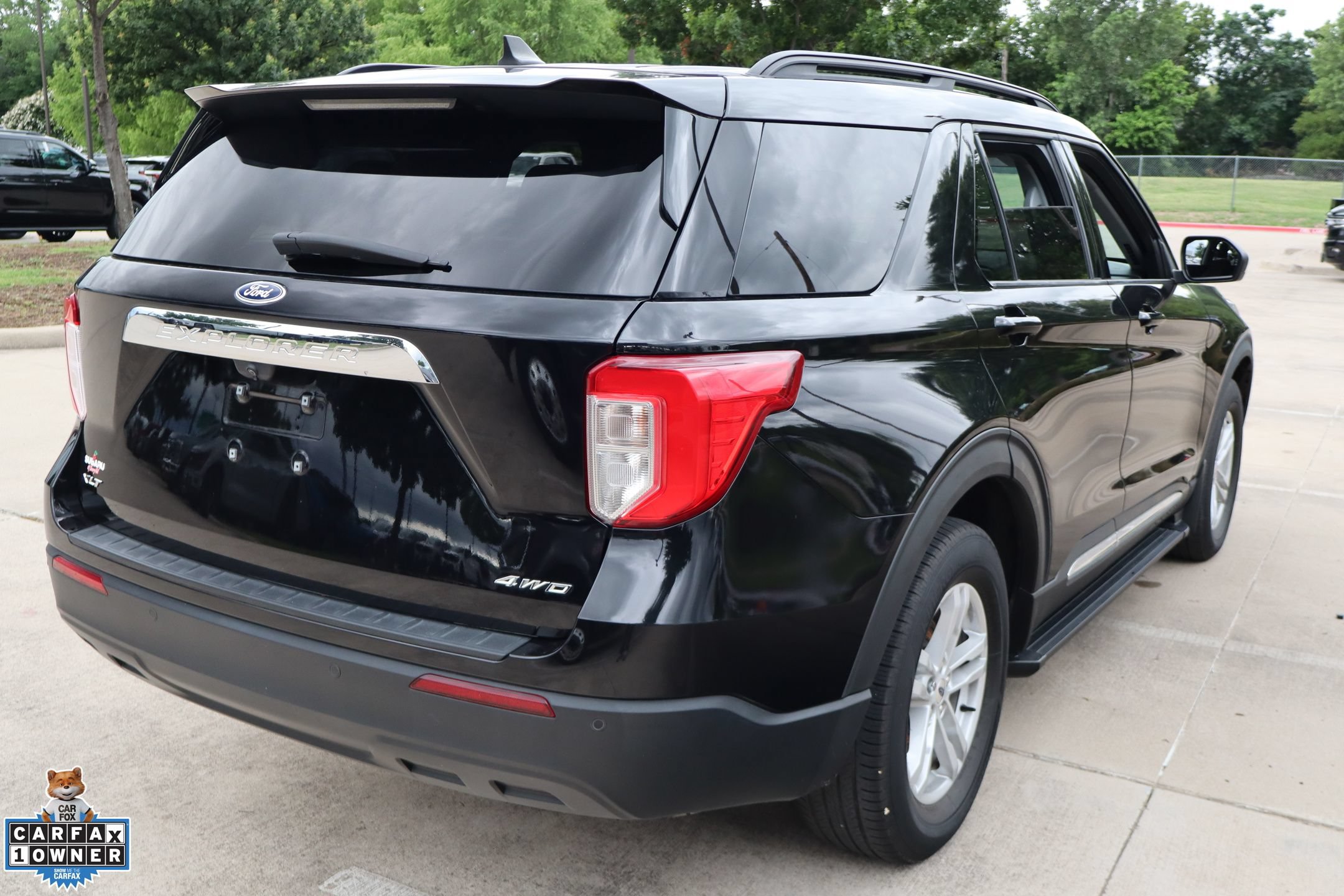 Used 2021 Ford Explorer XLT AWD/4WD image 3