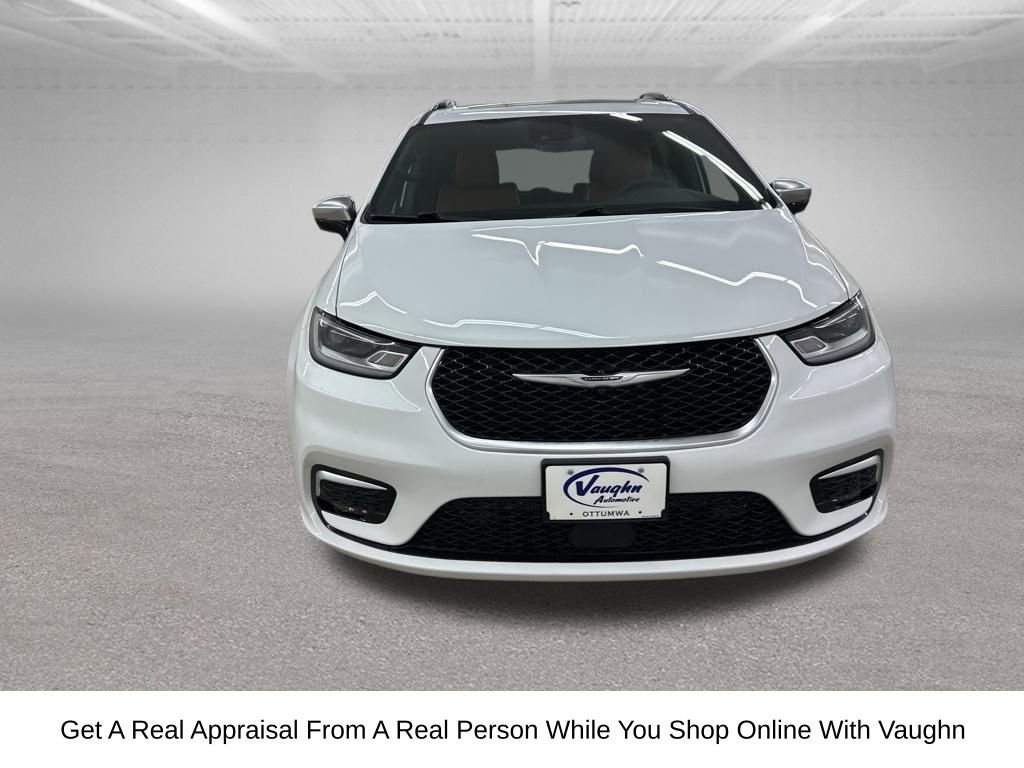 Used 2026 Chrysler Pacifica Pinnacle image 4