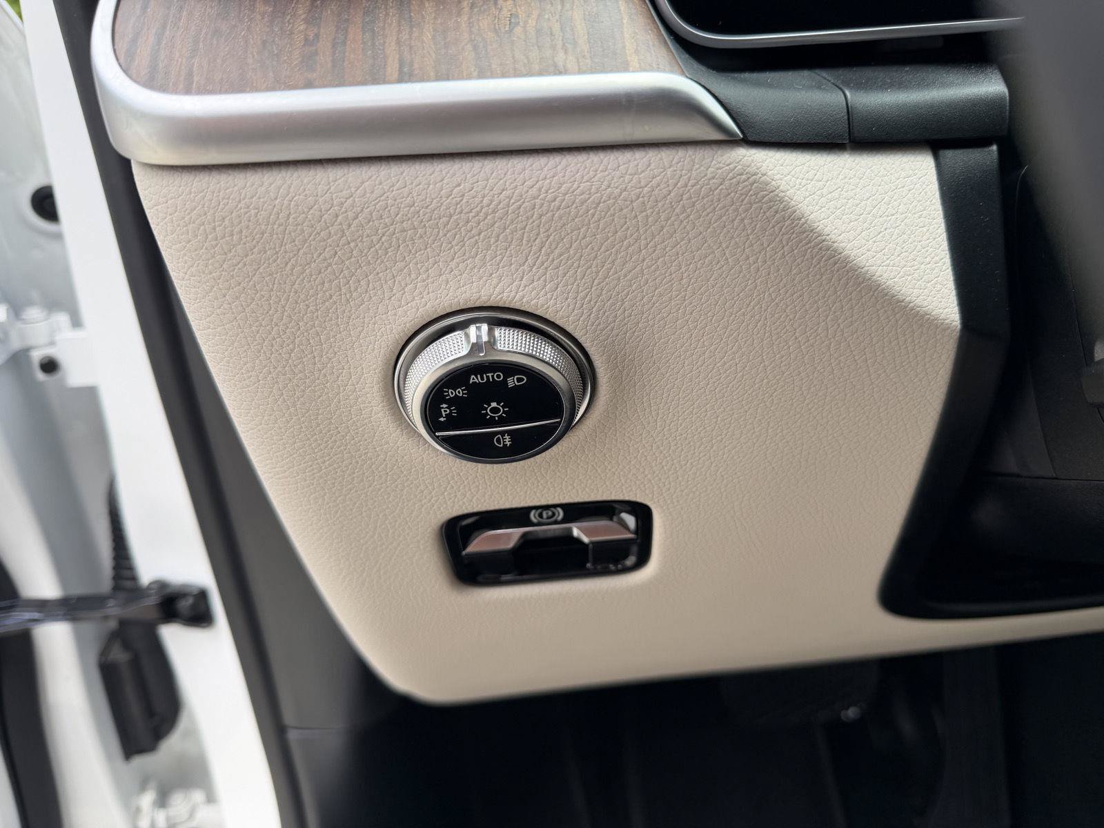 Certified 2026 Mercedes-Benz GLC 300 4MATIC image 6