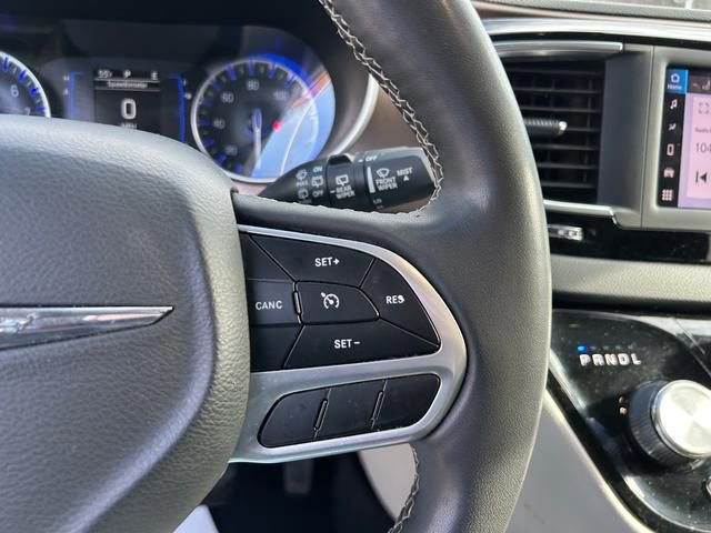 Used 2022 Chrysler Voyager LX image 21