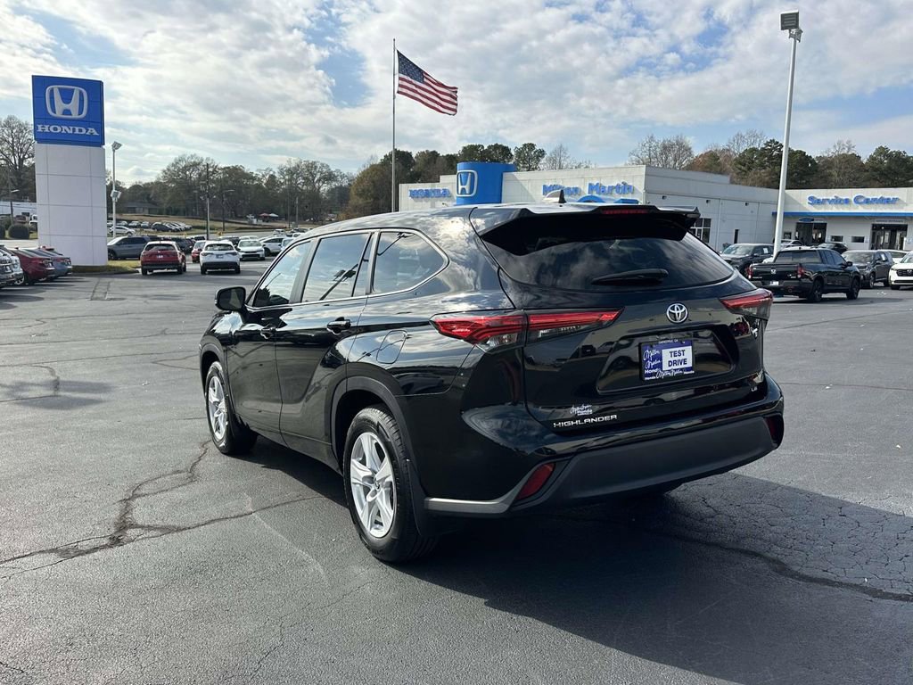Used 2023 Toyota Highlander LE image 23