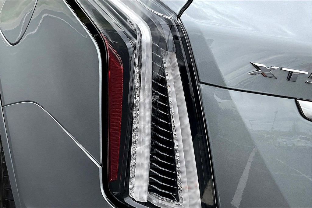 Used 2025 Cadillac XT5 Sportv w/ Technology Package AWD/4WD image 22