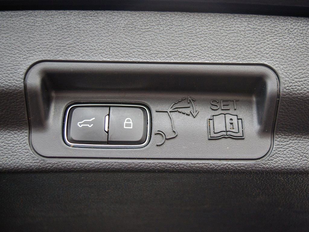 Used 2023 Ford Explorer Limited image 8