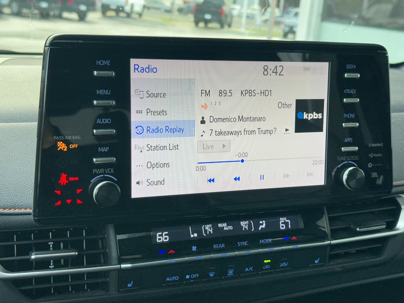 Used 2022 Toyota Sienna XSE image 18