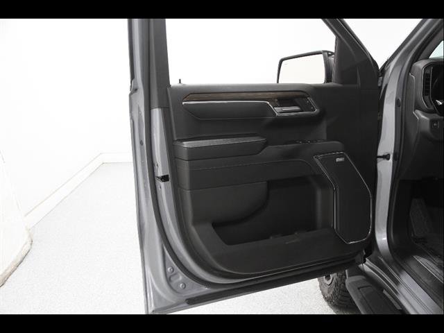 Used 2024 Chevrolet Silverado 1500 LT Trail Boss w/ LT Trail Boss Premium Package AWD/4WD image 4