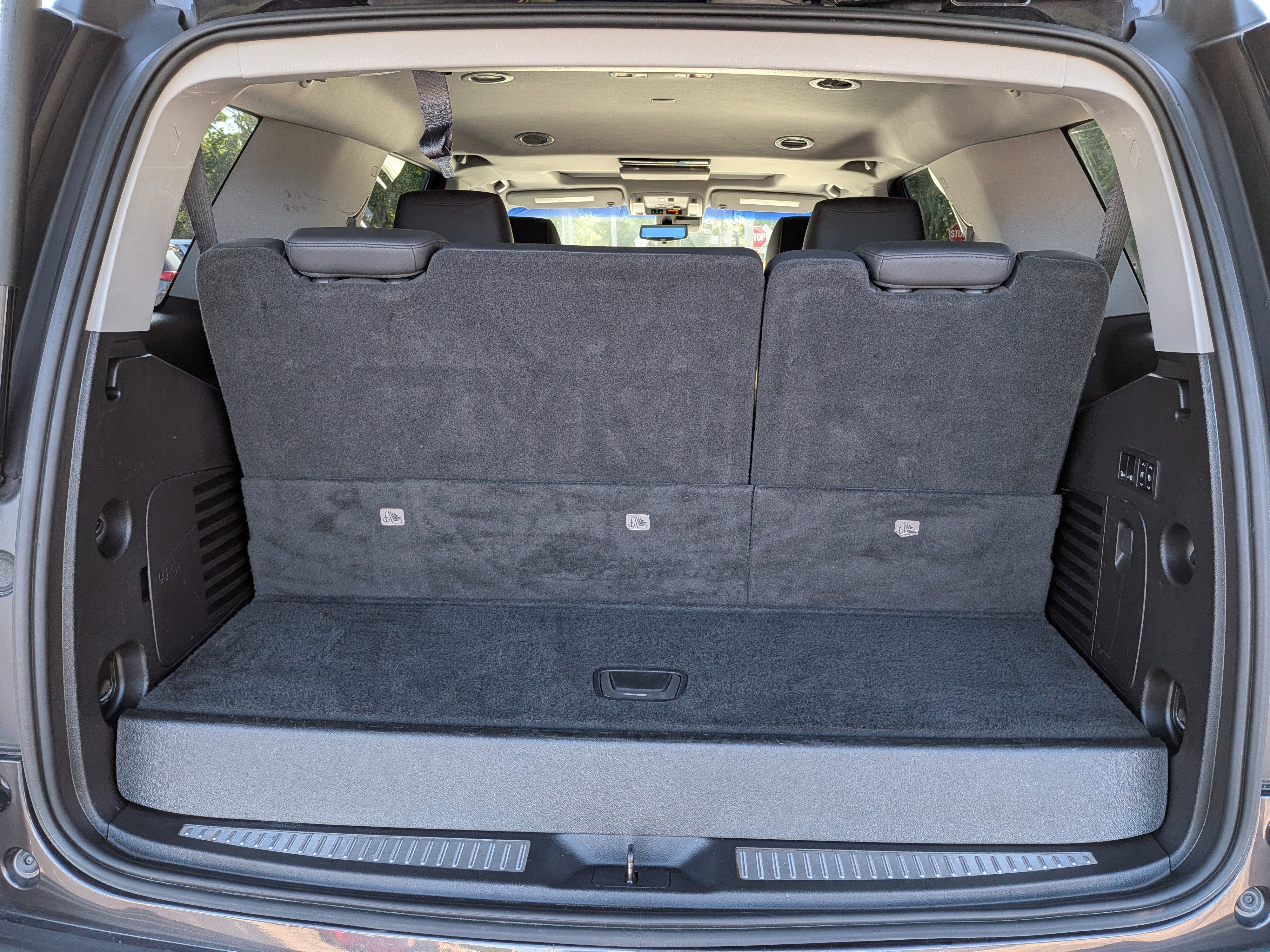Certified 2018 Cadillac Escalade Premium Luxury AWD/4WD image 18