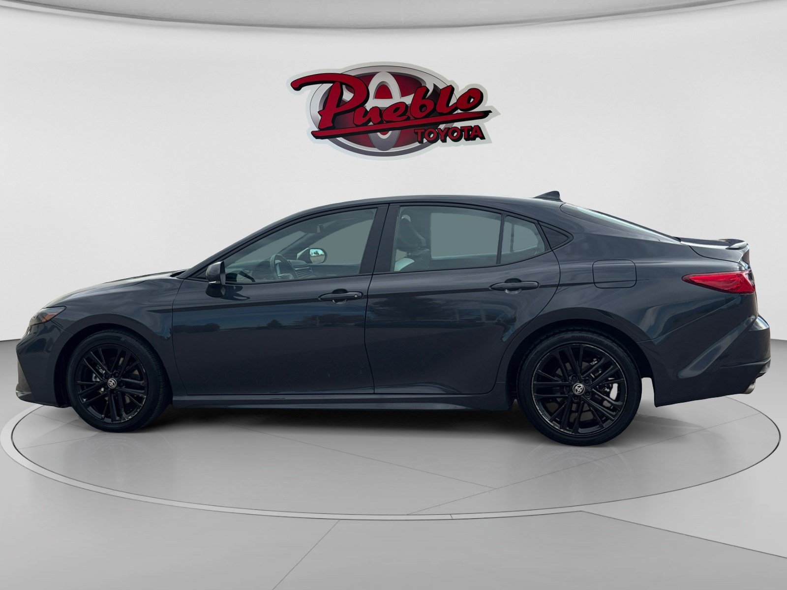 Used 2025 Toyota Camry SE FWD image 2