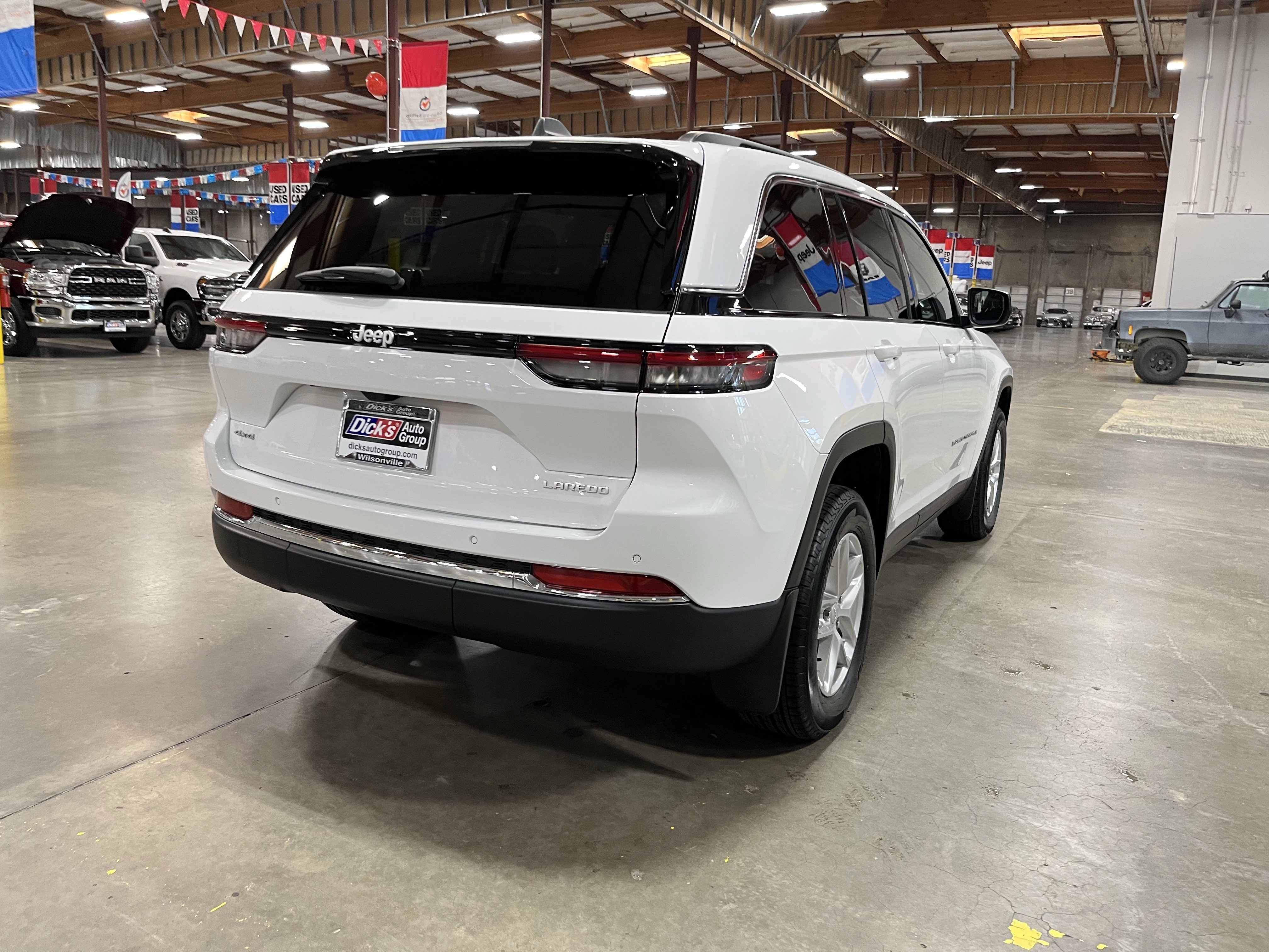 Certified 2025 Jeep Grand Cherokee Laredo w/ Luxury Tech Group I image 5