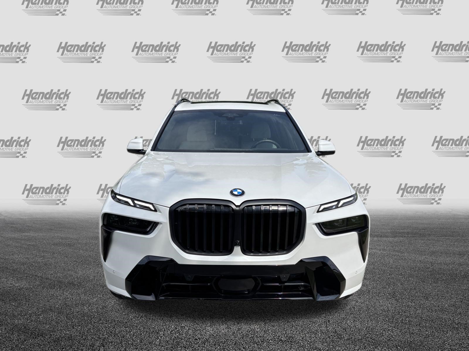 Used 2026 BMW X7 xDrive40i w/ M Sport Package AWD/4WD image 3
