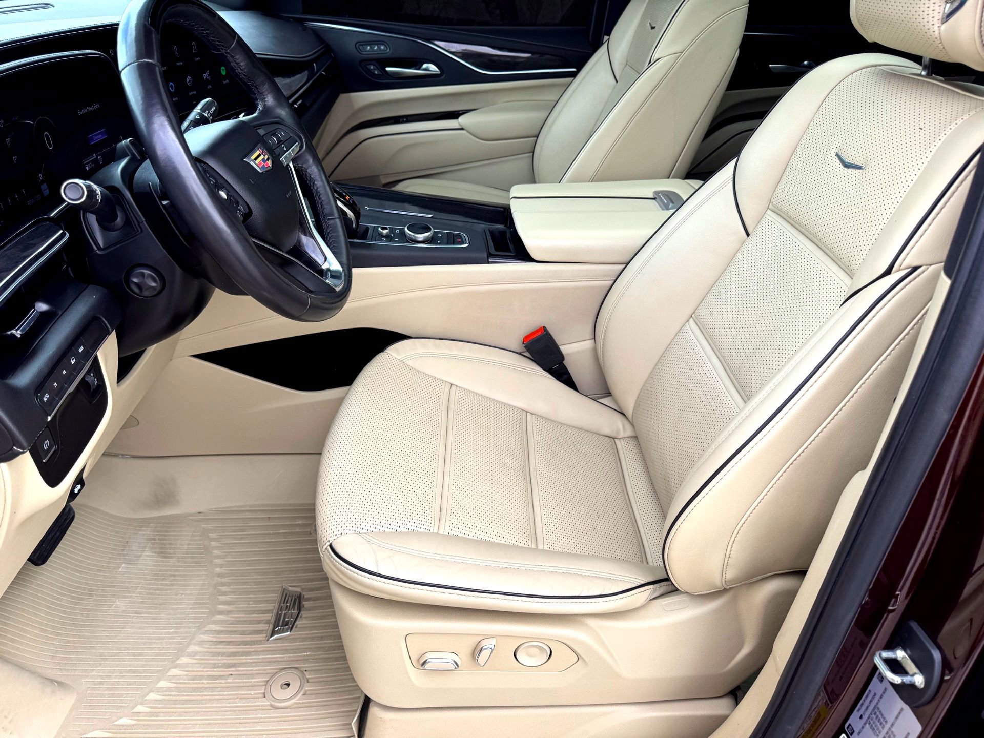 Used 2023 Cadillac Escalade Premium Luxury image 13