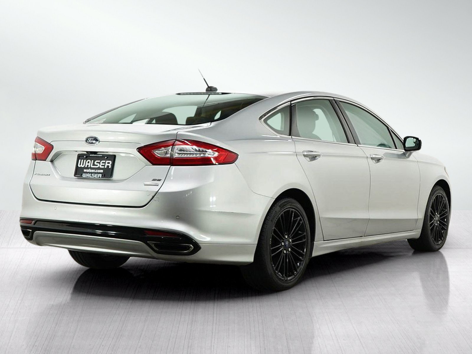 Used 2016 Ford Fusion SE w/ Equipment Group 202A FWD image 5