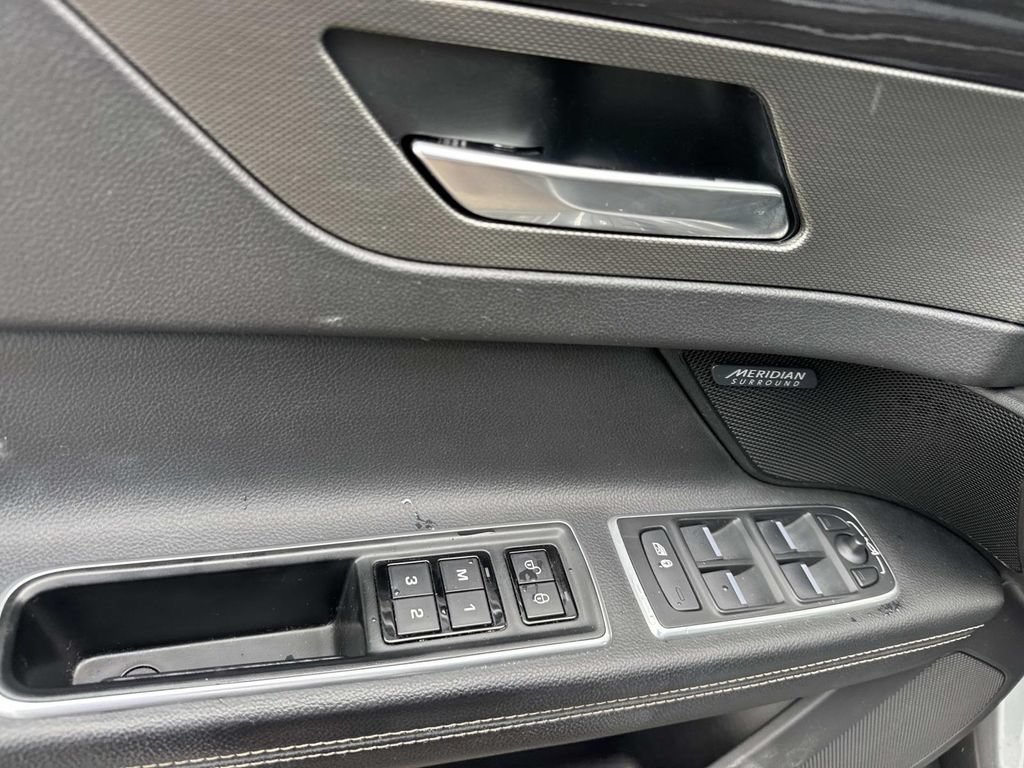 Used 2017 Jaguar XF S RWD image 22