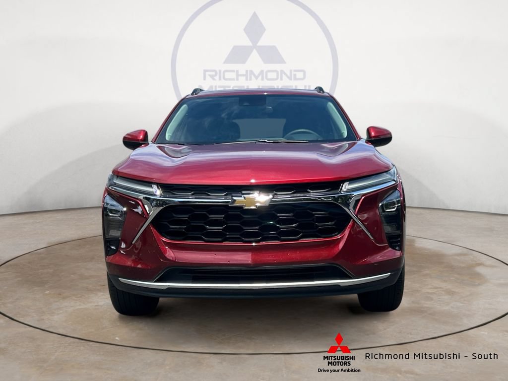 Used 2025 Chevrolet Trax LT FWD image 8