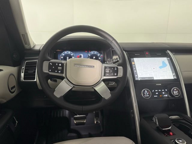 Used 2025 Land Rover Discovery Metropolitan Edition AWD/4WD image 26