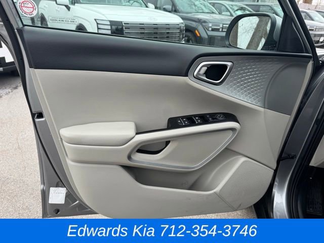 Used 2025 Kia Soul LX image 17