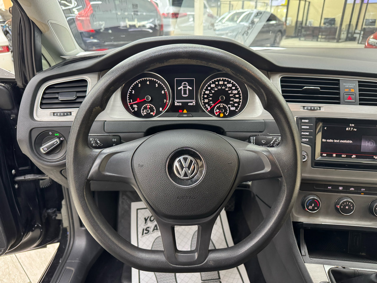 Used 2015 Volkswagen Golf S image 21