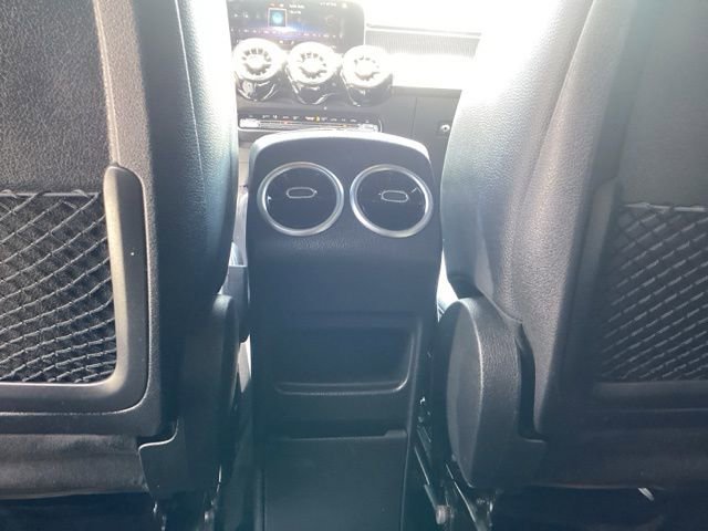 Used 2021 Mercedes-Benz GLB 250 4MATIC image 34