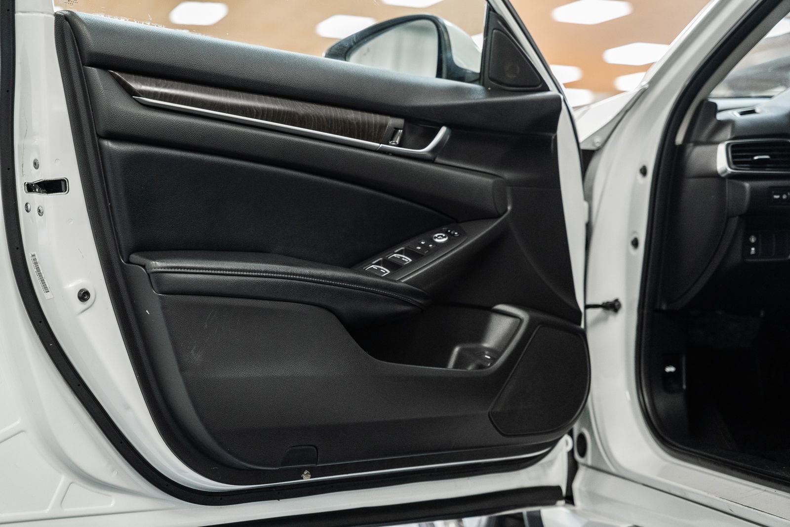 Used 2018 Honda Accord EX image 36