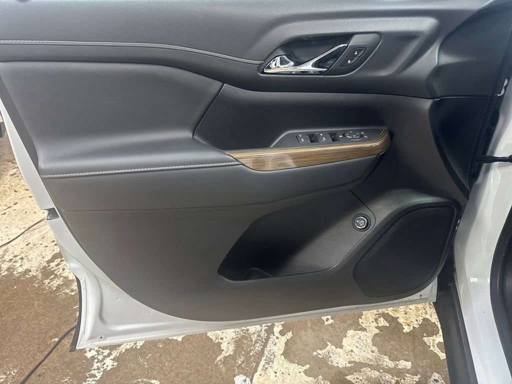 Certified 2023 GMC Acadia SLE w/ Driver Convenience Package image 15