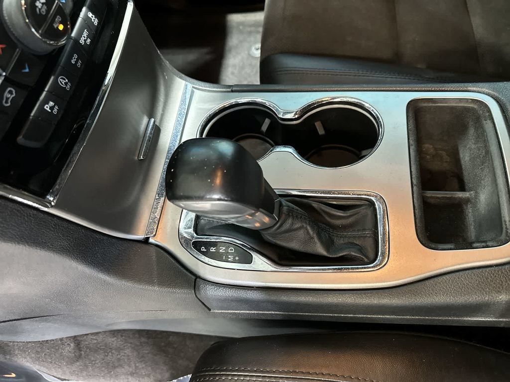 Used 2019 Jeep Grand Cherokee Altitude AWD/4WD image 33