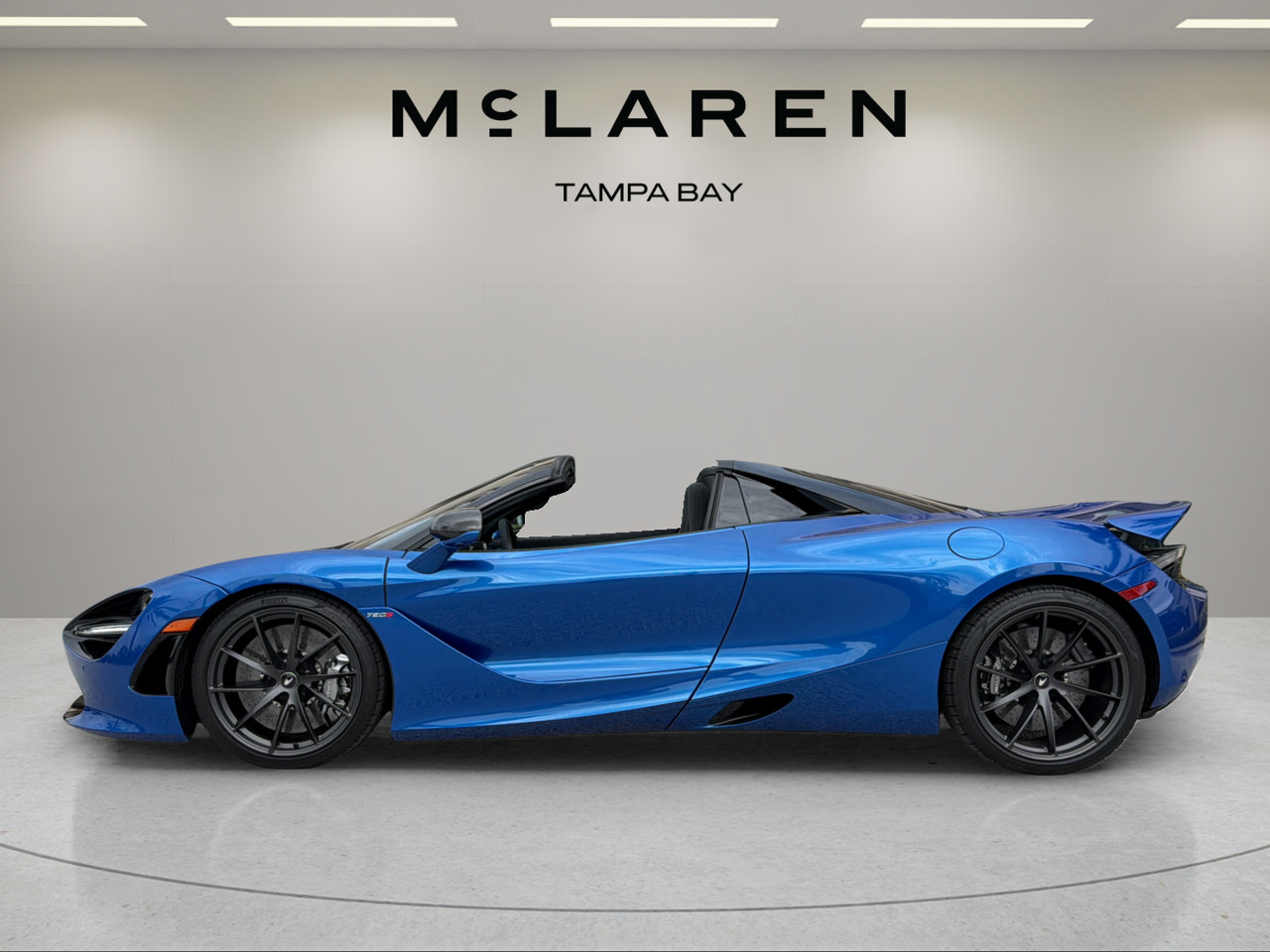 Used 2022 McLaren 720S Spider RWD image 2