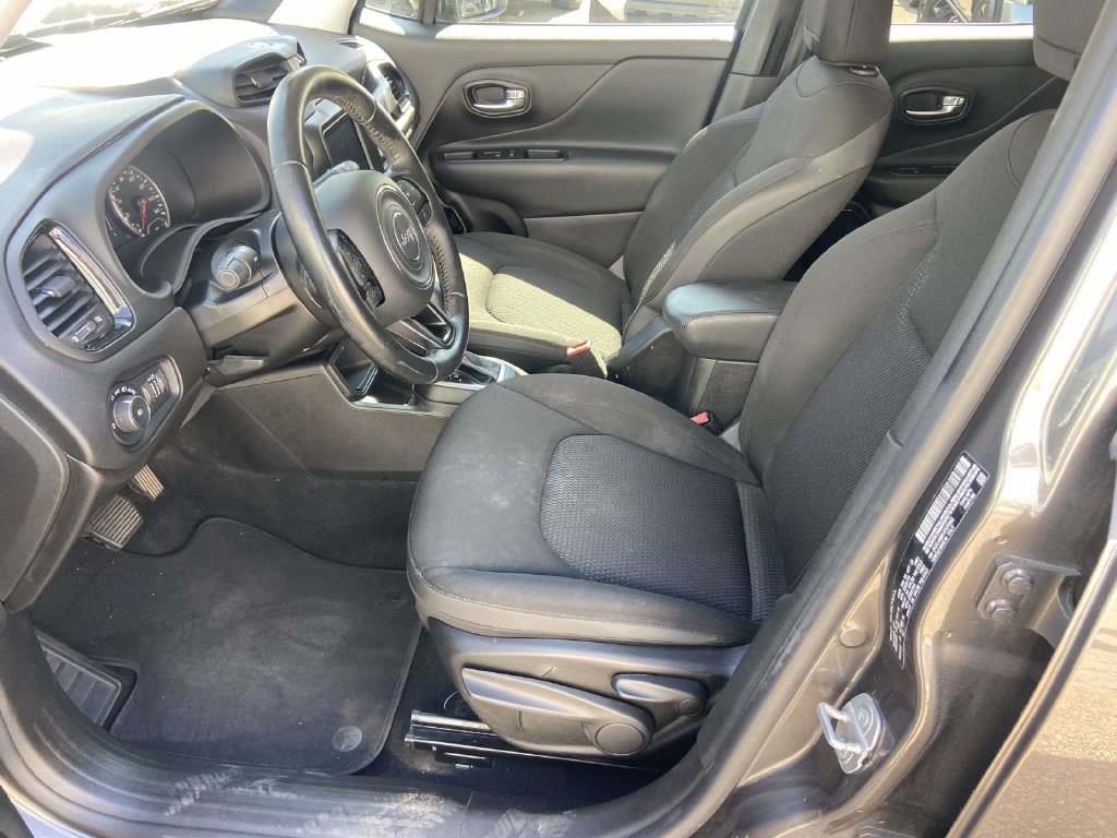 Used 2018 Jeep Renegade Altitude w/ Advanced Technology Group FWD image 18