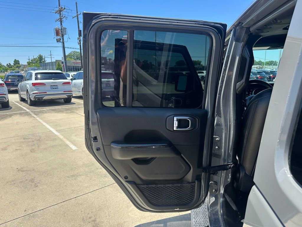 Used 2020 Jeep Wrangler Unlimited Sahara w/ Cold Weather Group AWD/4WD image 16