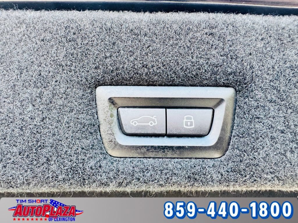 Used 2025 BMW 740i xDrive w/ Premium Package AWD/4WD image 37