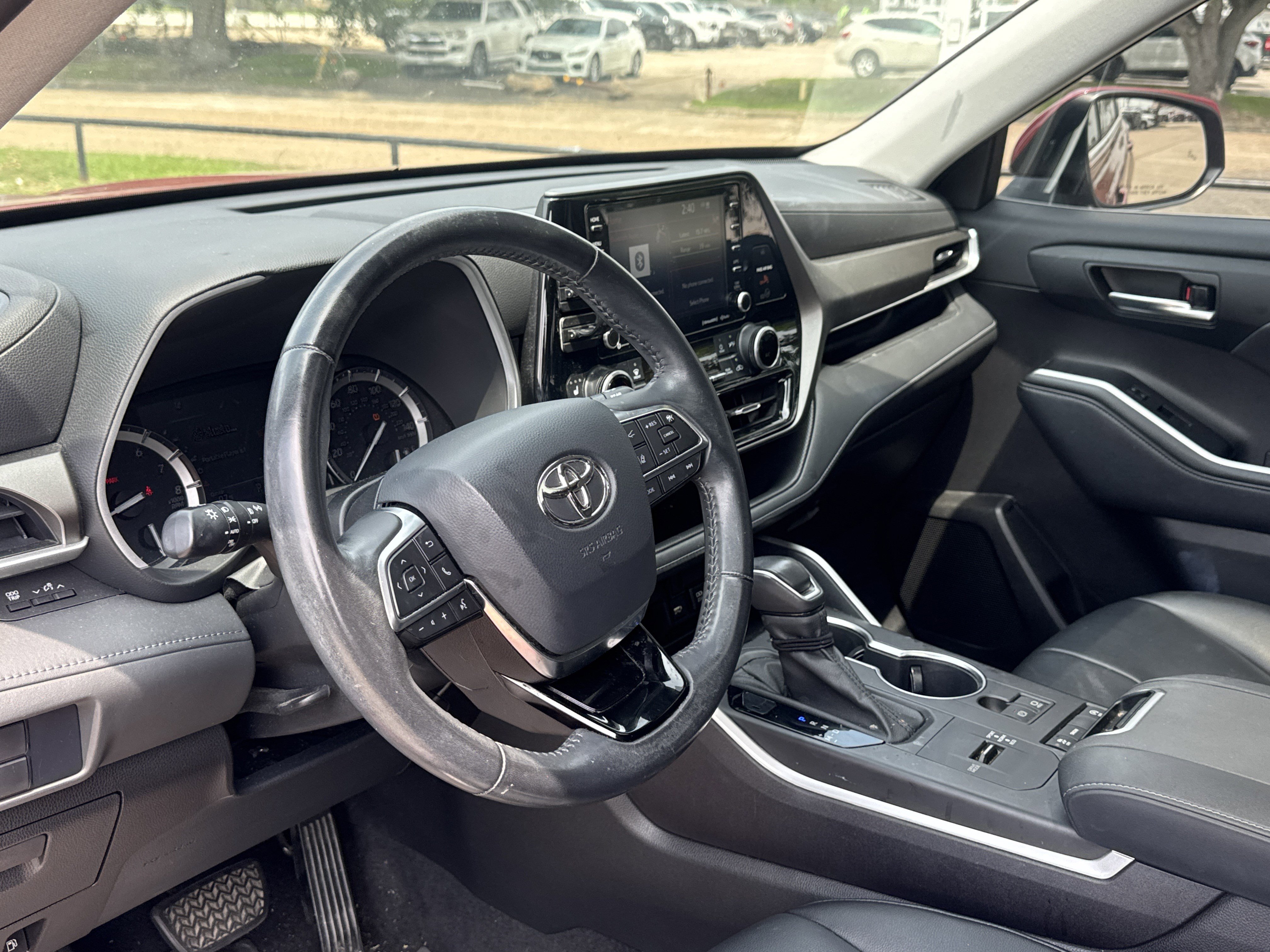 Used 2021 Toyota Highlander XLE FWD image 6