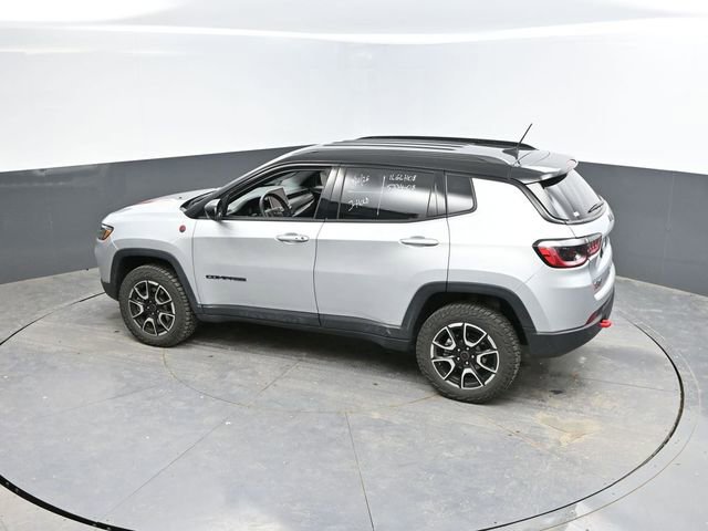 Used 2025 Jeep Compass Trailhawk AWD/4WD image 37