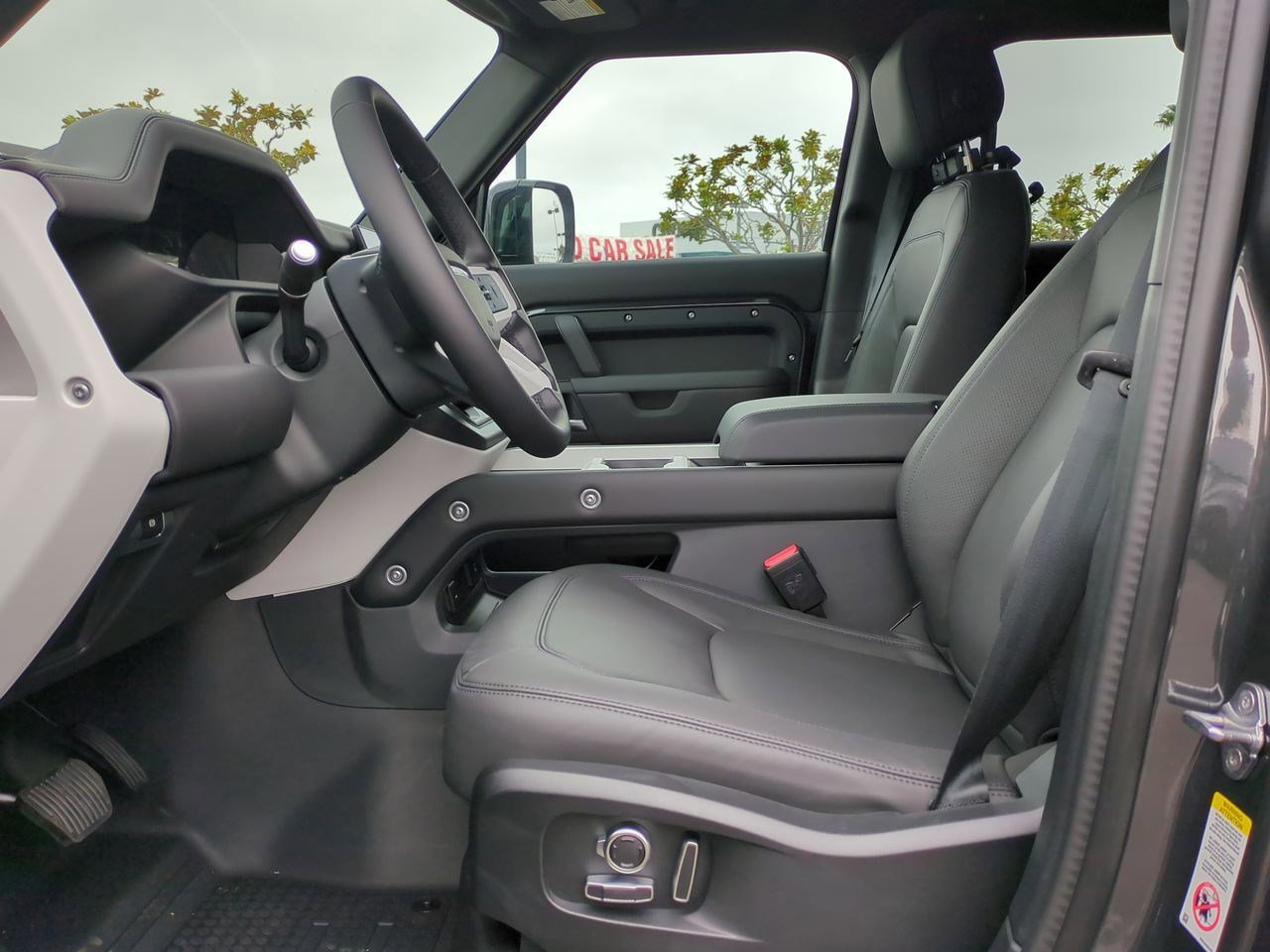 New 2025 Land Rover Defender 130 X-Dynamic SE image 20