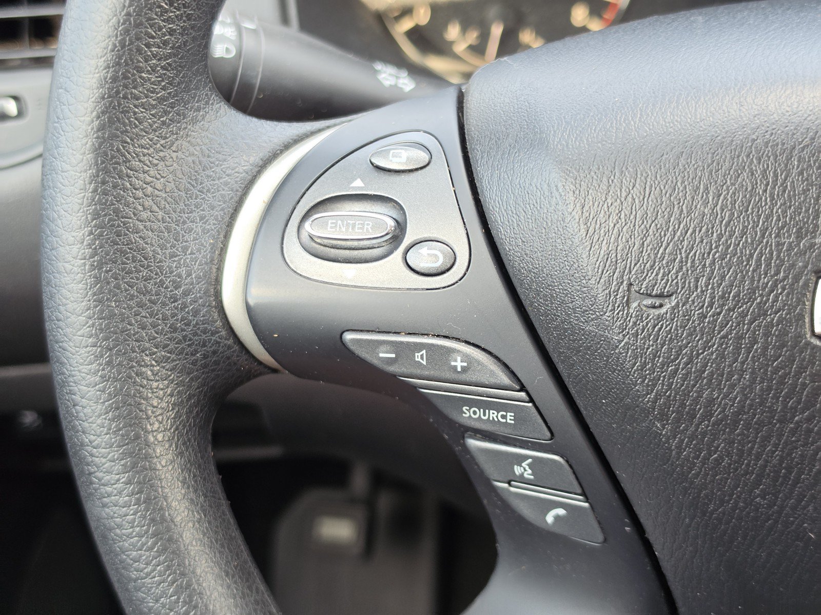 Used 2018 Nissan Pathfinder S FWD image 18