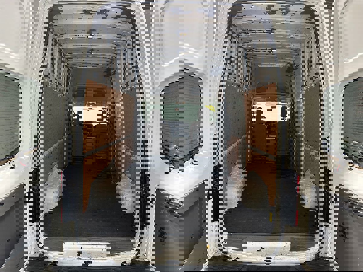 Used 2018 Nissan NV 2500 SV w/ Rear Door Glass Package image 7