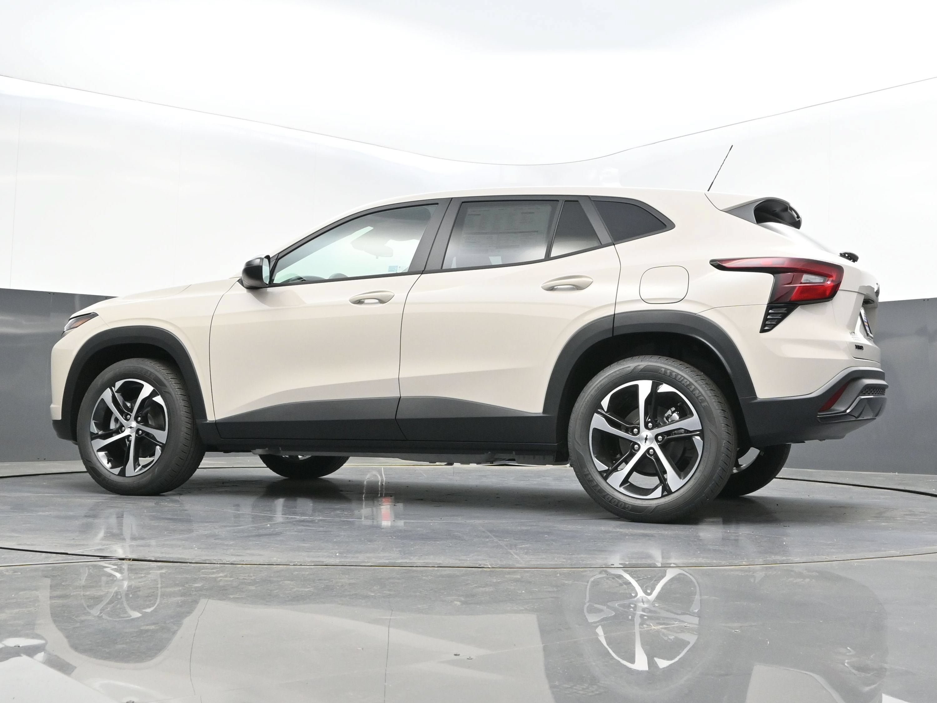New 2026 Chevrolet Trax RS w/ Sunroof Package FWD image 35
