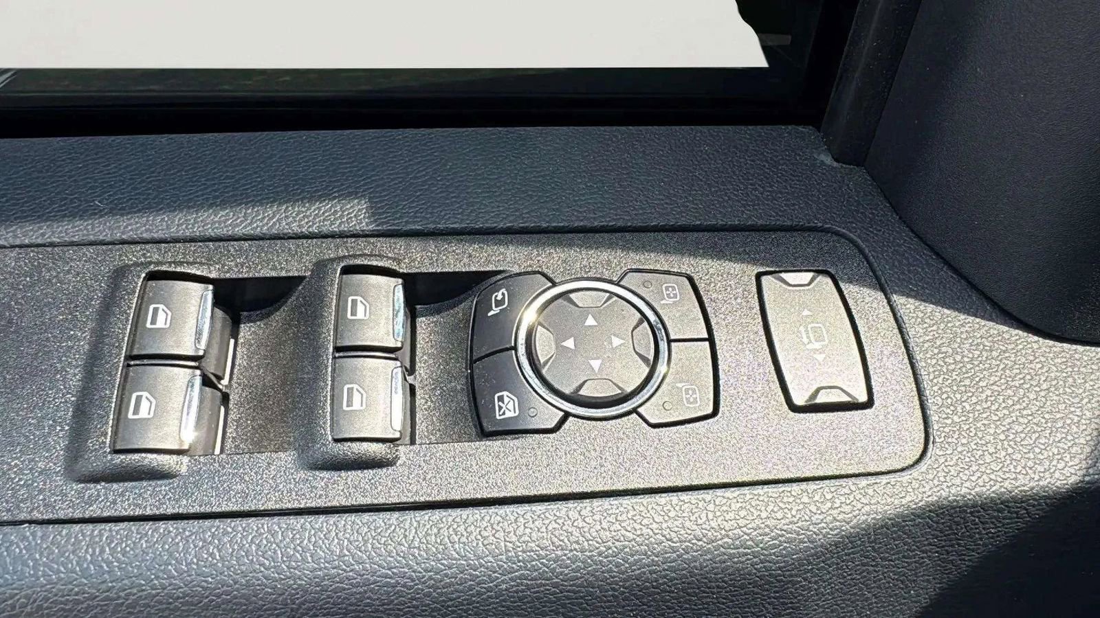 Used 2022 Ford F250 Lariat w/ Black Appearance Package image 11