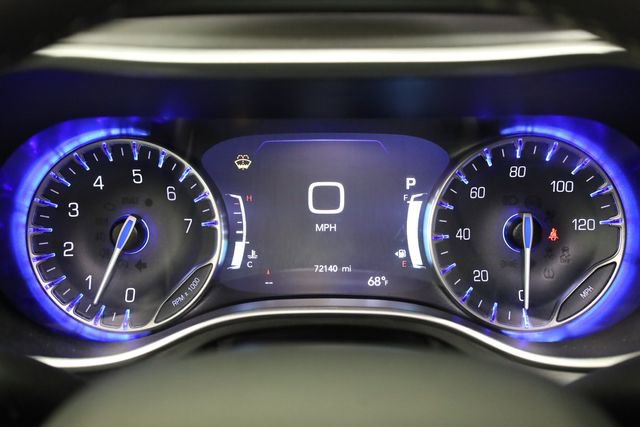 Used 2023 Chrysler Pacifica Touring-L image 19