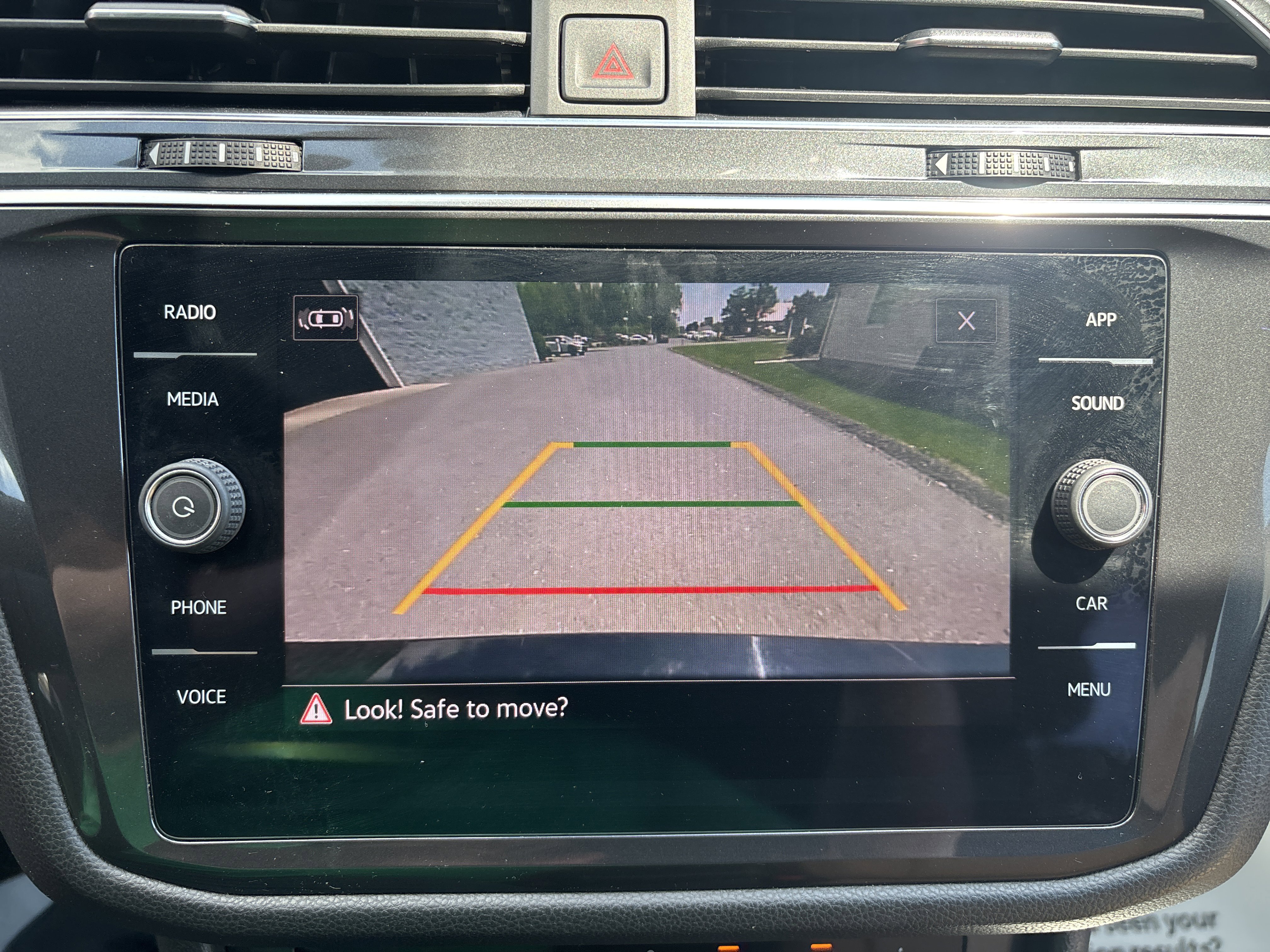 Used 2022 Volkswagen Tiguan SE AWD/4WD image 27