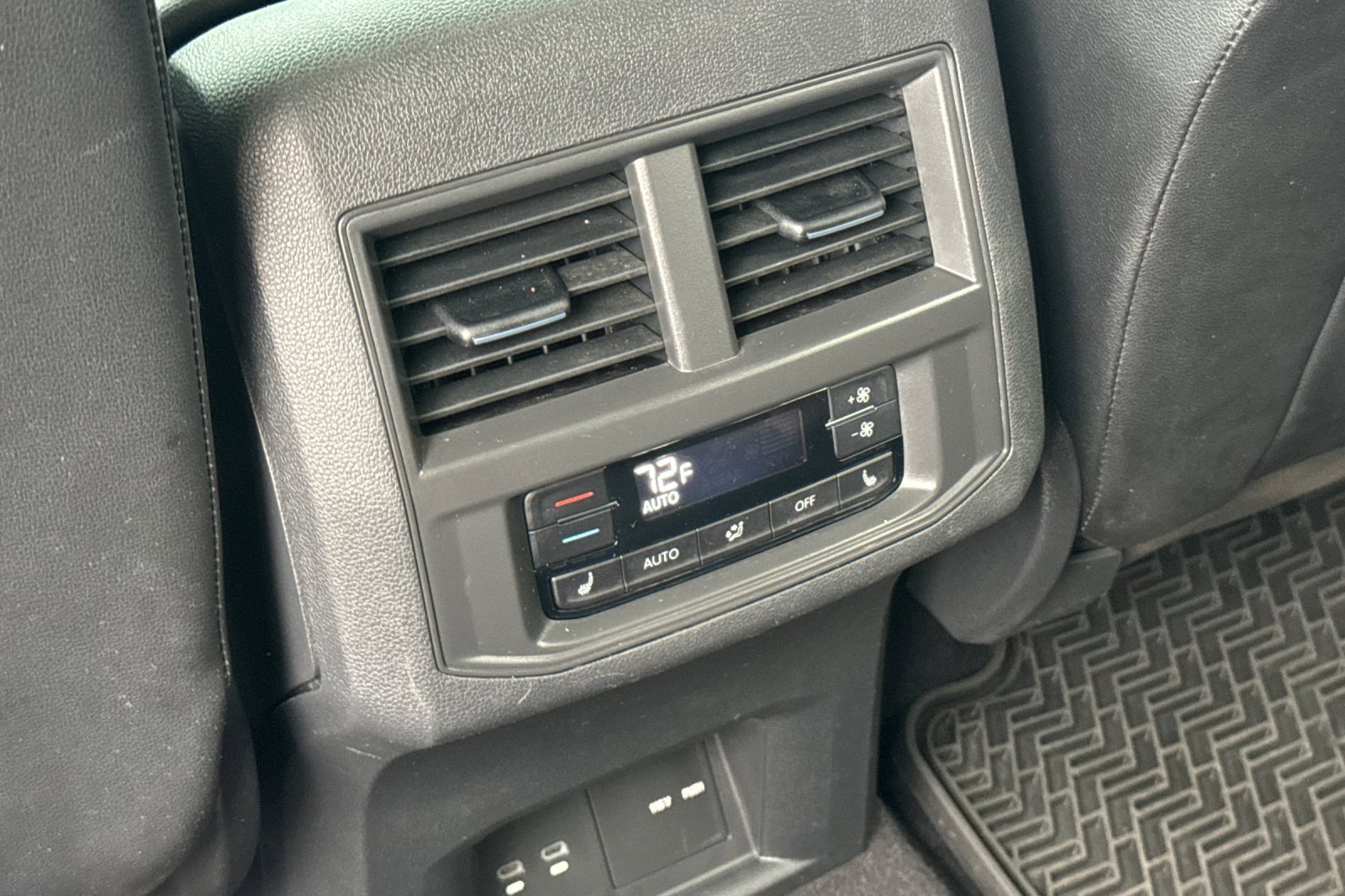 Used 2022 Volkswagen Atlas SEL Premium image 13