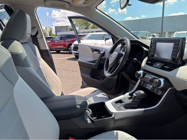 Used 2022 Toyota RAV4 XLE Premium AWD/4WD image 16