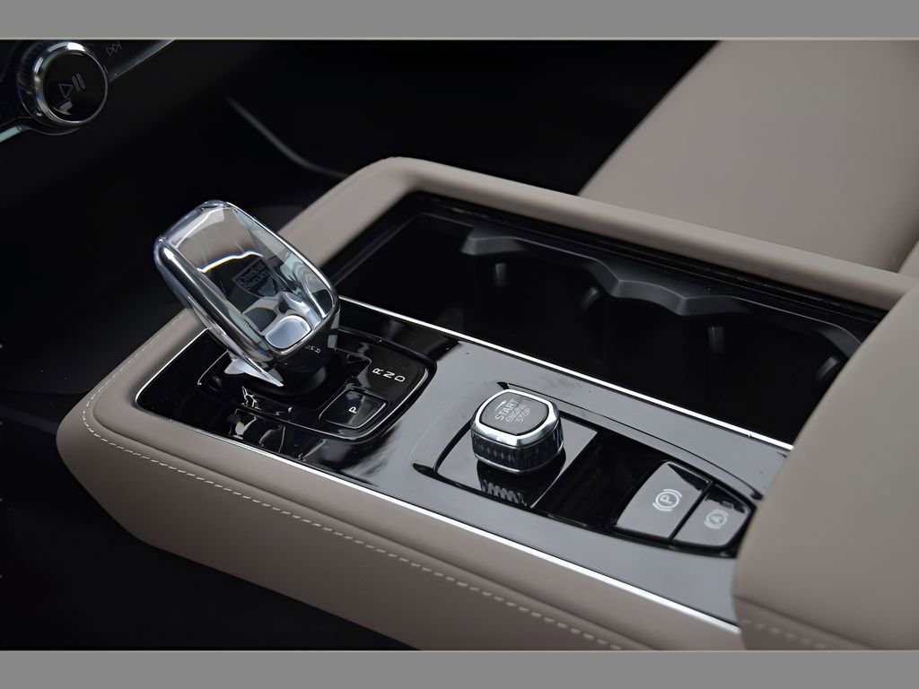 Certified 2026 Volvo XC90 B5 Core w/ Protection Package Premier AWD/4WD image 36