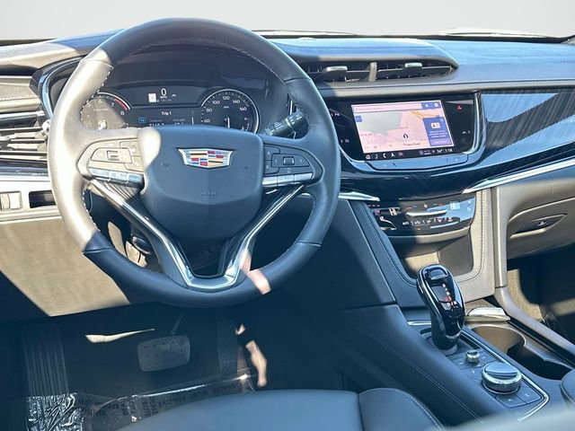 Used 2025 Cadillac XT6 Premium Luxury image 2
